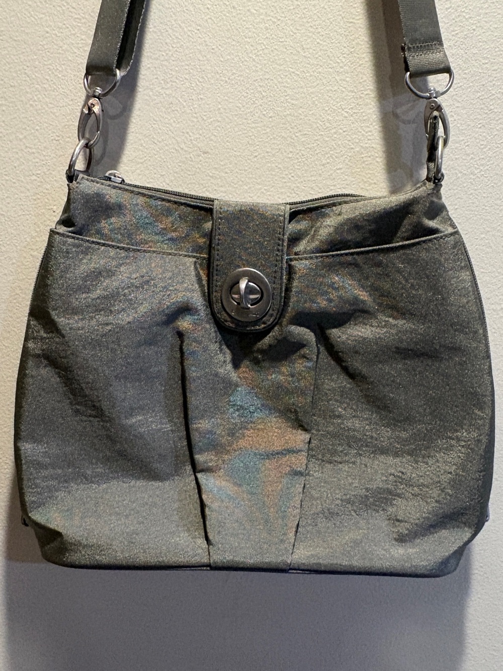 Baggallini RFID Metallic Gray Crossbody Bag Turn Lock Adjustable Strap